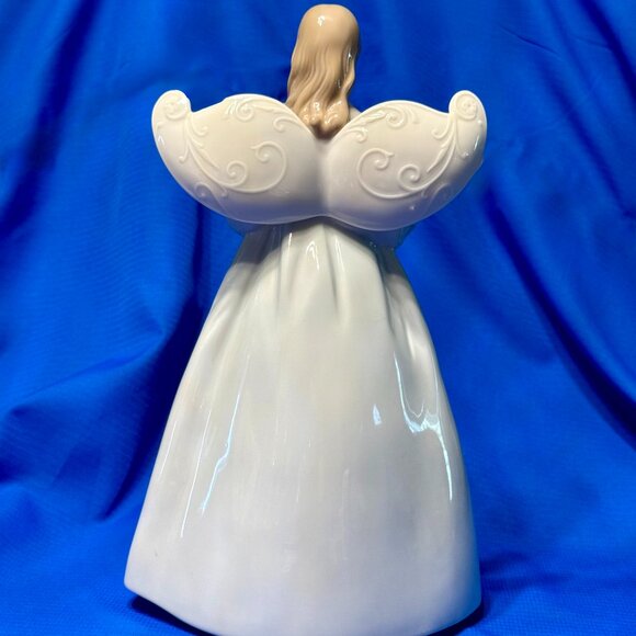 Lladro ~ Celestial Scent Angel (Tree Topper) Porcelain Figurine ~ Retired - Picture 2 of 4